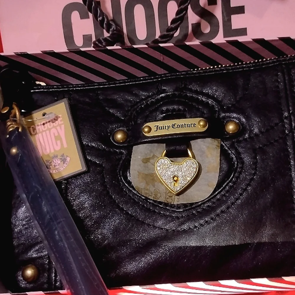 JUICY COUTURE Black Leather LG Pave Crystal Locket Wallet Wristlet NWT - Picture 3 of 10